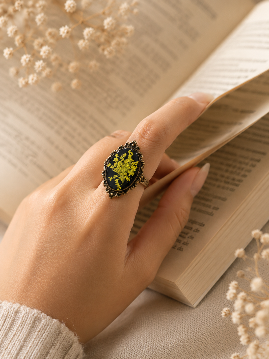 Naevyra Ring