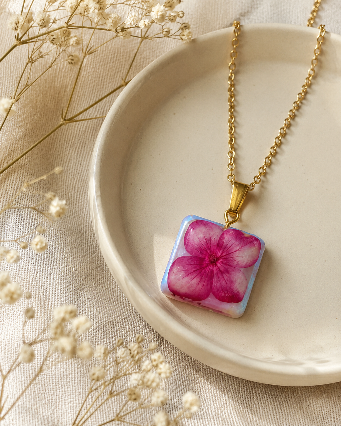 Nefiora Necklace